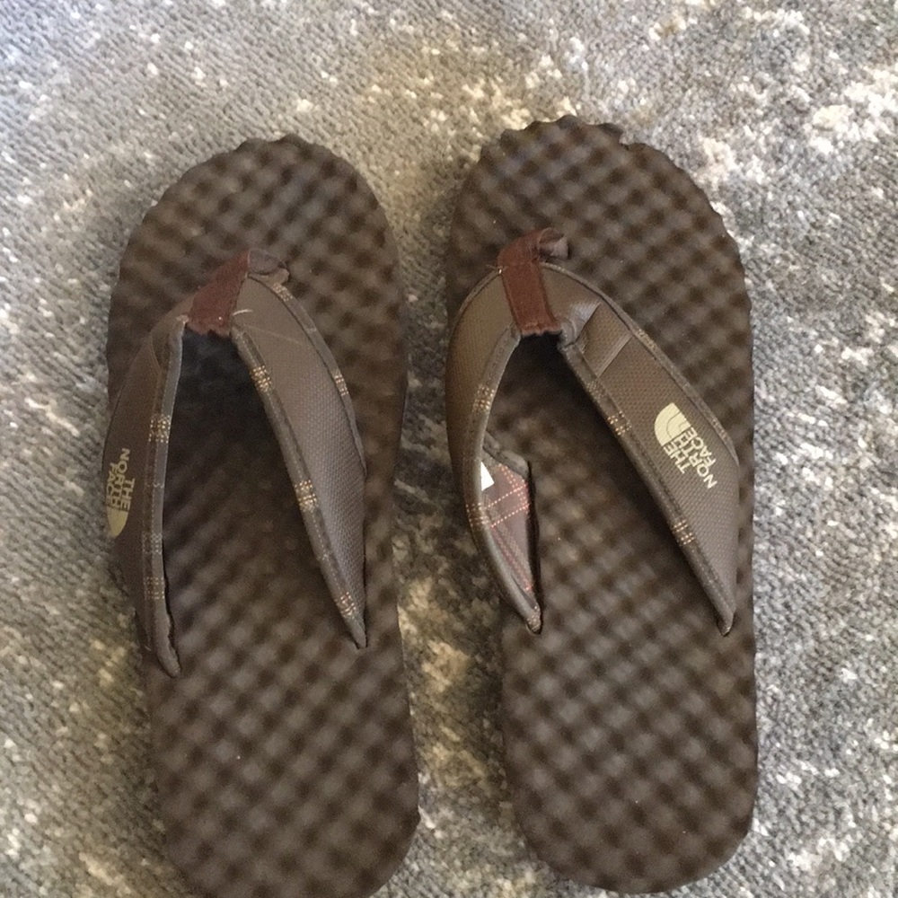 Men’s North Face flip flops